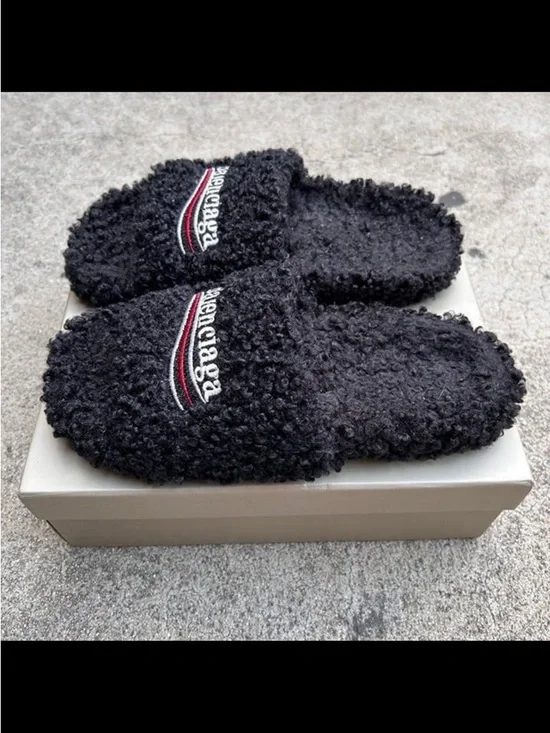 Balenciaga Black (all sizes) Sherpa Logo Slide Sandals - Picture 4 of 6